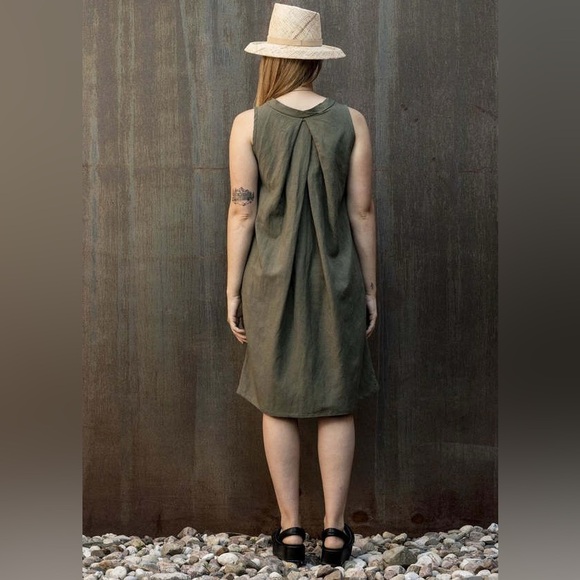 Sleeveless linen blend dress - Picture 4 of 6